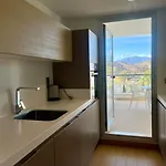 Modern 3 Bed With Pool