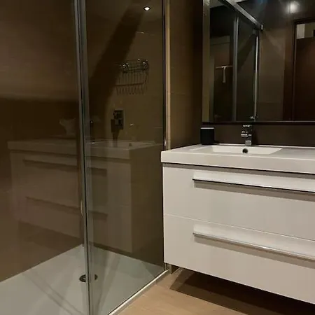 Modern 3 Bed With Pool Daire *