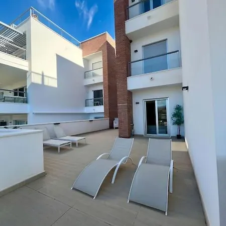 Modern 3 Bed With Pool Daire Benahavís