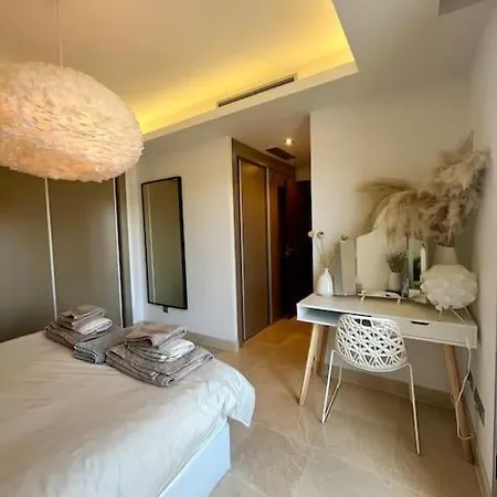 Modern 3 Bed With Pool Daire