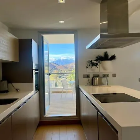 Modern 3 Bed With Pool Daire *