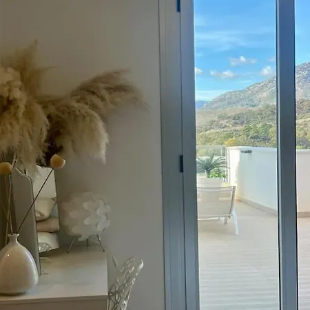 Modern 3 Bed With Pool Daire