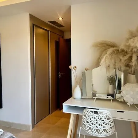 Modern 3 Bed With Pool Daire Benahavís