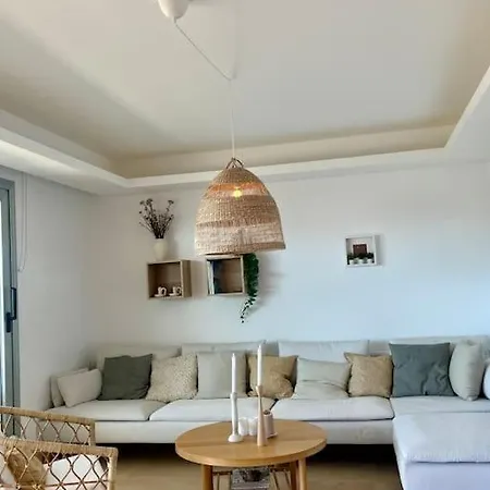Daire Modern 3 Bed With Pool
