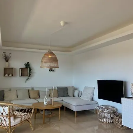 Modern 3 Bed With Pool Daire *