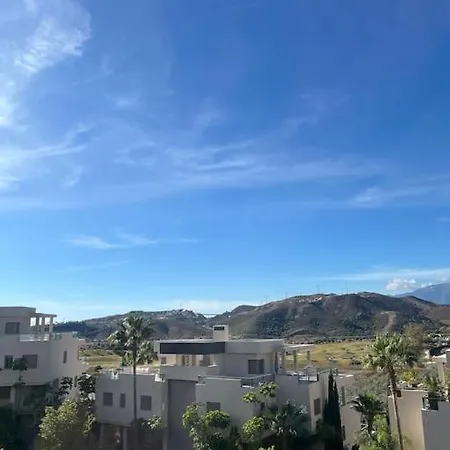 Апартаменты Modern 3 Bed With Pool