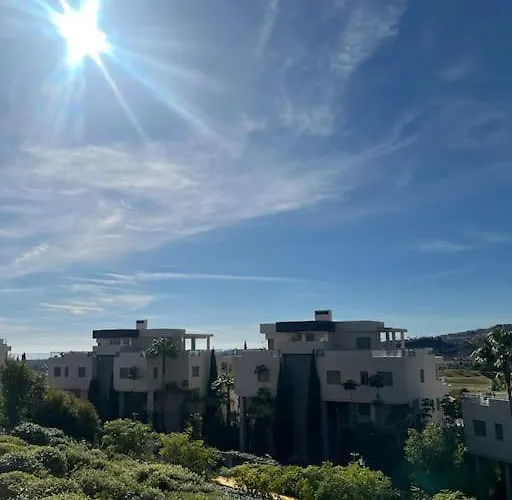 Modern 3 Bed With Pool דירה